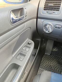 VW Golf 5, 1.4, benzín + zimní sada - 10