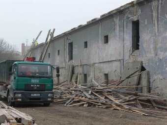 Trámy a demolice stodol domů statků - 10