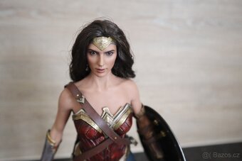 Figúrka Hot Toys Wonder Woman (Justice League Deluxe) - 10
