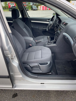 ŠKODA OCTAVIA II Ambiante sedan 1,6 MPI - 10