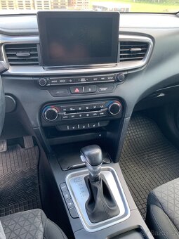 KIA CEED SW CD 1,6 CRDi 2019 Automat 1. majitel - 10
