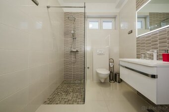Chorvátsko krasny dom se 4 apartmány 80 m od mora - 10