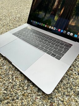 MacBook Pro 15” 2018, mouse, keyboard, sequoia - 10