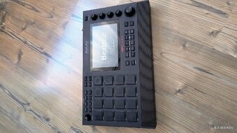 Akai MPC Live II – Beatclub Timbaland
 - 10