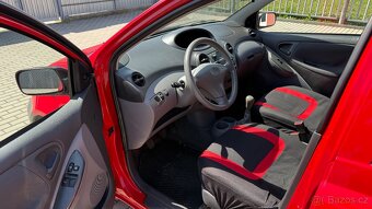 Toyota Yaris //1.0VVT-i//50kW//2.MAJ//ČR//SERVIS// - 10