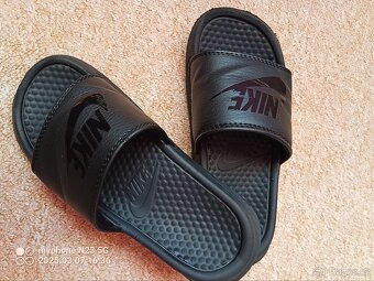 Pantofle zn."NIKE" vel."32" - 10