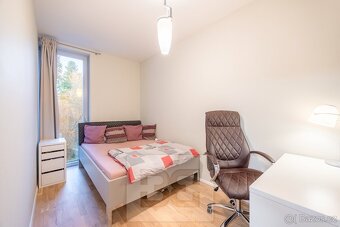 Pronájem mezonetového bytu 4+kk s předzahrádkou a garáží – P - 10