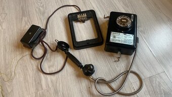 Starý nástěnný telefon na mince - 10