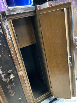 Trezor Popelka dvoudveřový starožitný 13.000 kč - 10