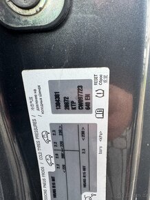 Díly z vozu Peugeot 208 1.2 vti HMZ - 10