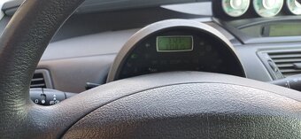 Peugeot 807 2.2 94kw 7 míst - 10