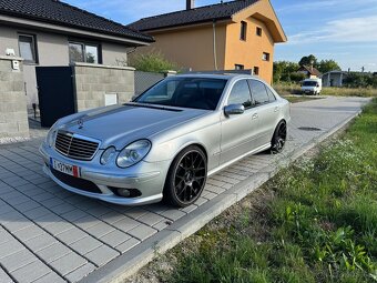 Mercedes-Benz E55 AMG V8 kompresor - 10