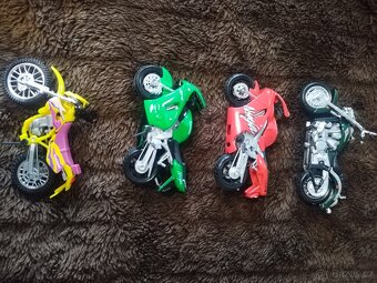 Modely motorek 1:18 Maisto - 10