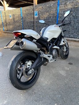 Ducati Monster 696 - 10