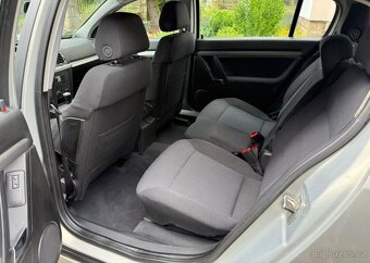 Opel Signum 1,8i /103Kw klima kombi benzín - 10