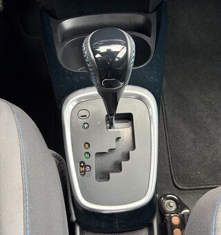 TOYOTA YARIS 1.5 82KW VVTi, 2020, Automat, Selection - 10