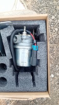 Prodám podávácí palivovou pumpu pro New holland CX,CR Case - 10