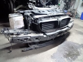 BMW F11 525D 150kw díly v barvě black sapphire - 10