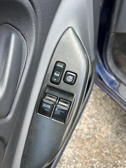 Toyota Yaris 1,0 VVT-i 50 KW r.v. 2000 - 10