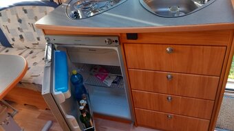 Prodám karavan Adria 2004, 5 osob - 10