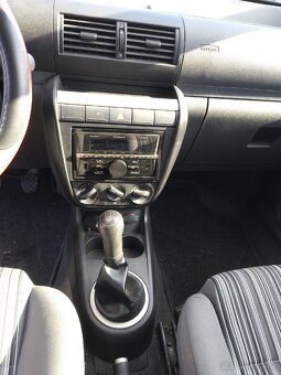 VW FOX 1.2 r.2009, serviska D - 10