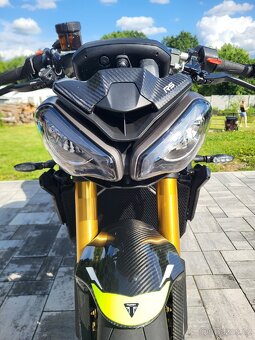 Triumph Street Triple 765 RS Moto2 TM Edition - 10