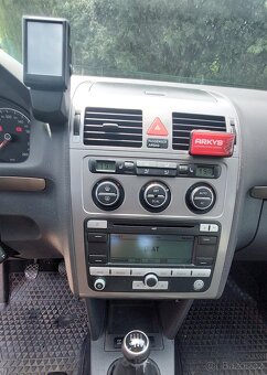 Prodám vw touran 2.0tdi r.v.2008 - 10
