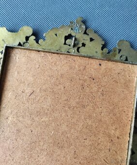 Nádherný obrázek na hedvábí v mosazném ramu (Itálie) - 10