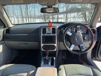 // CHRYSLER 300C SEDAN 3.0 CRD 2007 // DÍLY - 10