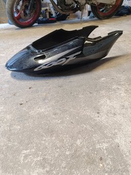 Sedlo a plast/křídlo Honda CBR 600F - 10
