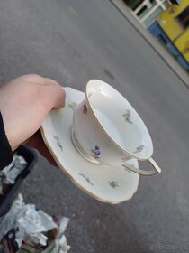 Porcelán talíře, mísa na polévku, hrnečky s podšálky - 10