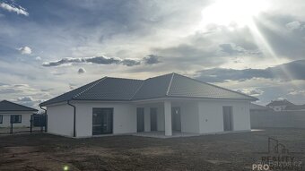 Prodej rodinného domu 5+kk v obci Šanov. Cena zahrnuje provi - 10
