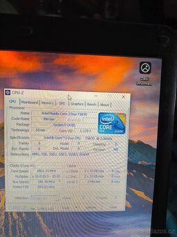 Prodám 2x notebook - 10