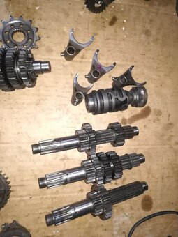 KAWASAKI KXF 250 rok 2007 dily - 10