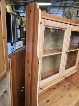 VITRÍNA- PŘÍBORNÍK IKEA LEKSVIK - 10