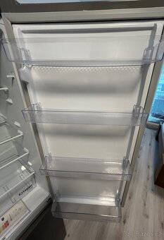 Prodám lednici s mrazákem značky Beko v šedé barvě. - 10
