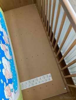 Dětská postýlka s úložným prostorem včetně matrace - 10