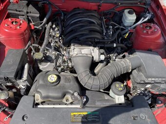 Ford Mustang 4,6 GT V8 224kW - 10