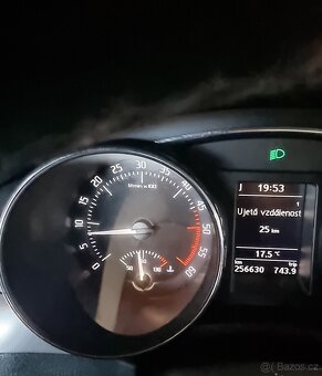 Škoda superb combi 2L 103kw r.v. 2011 - 10