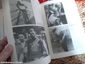Knihy o sportu a fotbalová alba - 10