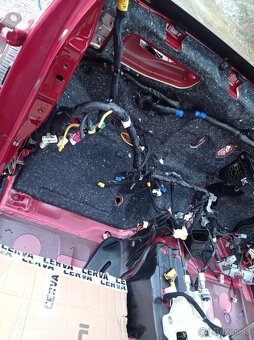 Karoséria Hyundai tucson NX4 volant v pravo - 10