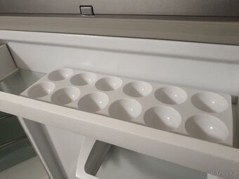 lednice LIEBHERR  A+ s mrazákem dole - 10