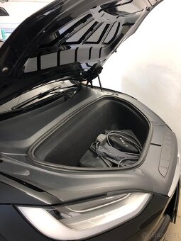 Tesla Model X Performance, 7 sedadel - 10