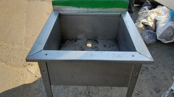 Prodám gastro vybavení ,dřez,plyn.sporák..a 2 fritézy. - 10