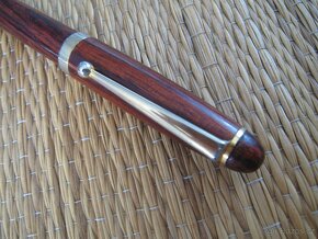 Nové kuličkové pero ze dřeva Rosewood s logem SHELL - 10