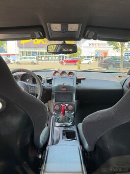 Nissan 350Z (US verze) | r. 2006 | - 10