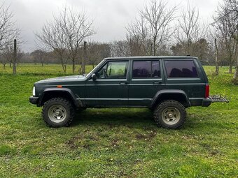 Jeep Cherokee 2.5 Benzín - 10