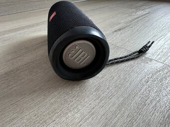 JBL FLIP 5 - Černý, Stav jako nový, včetně krabičky a poutka - 10