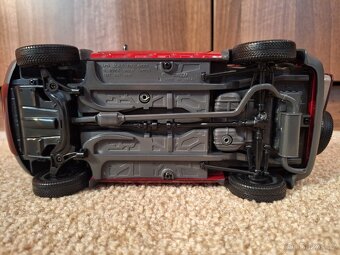 Land Rover 1:18 - 10