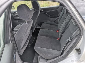 Ford Focus mk2 1.8 Ghia - 10